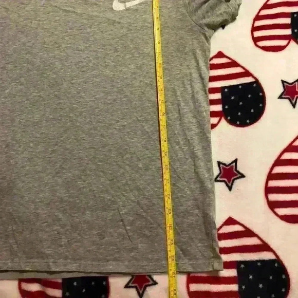 Nike Run Vented Mesh Gray Top w/ Reflective Run Logo Size Large - Picture 4 of 5